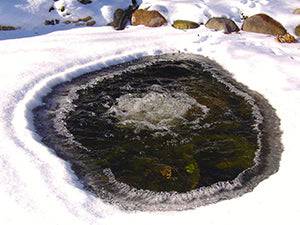 Easypro Linear Pond Aerator 1.6 CFM keeping pond water aerated in winter, open hole in ice for oxygen exchange
