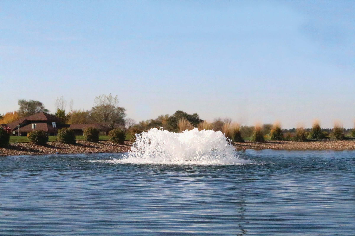 5.1AF - 5 HP Kasco 230V Surface Pond Aerator spraying fountain pattern for large pond oxygenation